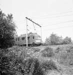 150989 Afbeelding van een electrisch treinstel mat. 1946 van de N.S. ter hoogte van Maarsbergen.